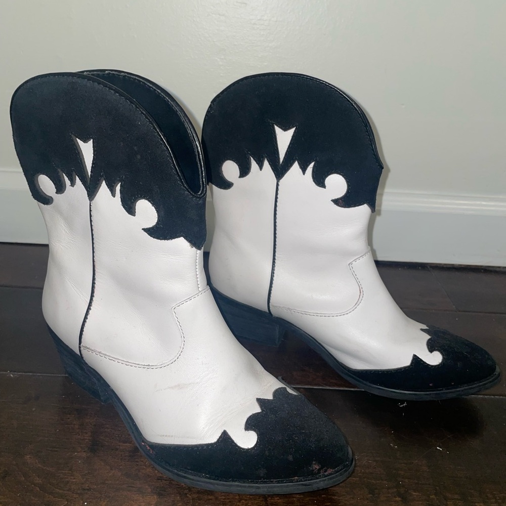 Dingo Black and White Ankle Booties Western Style